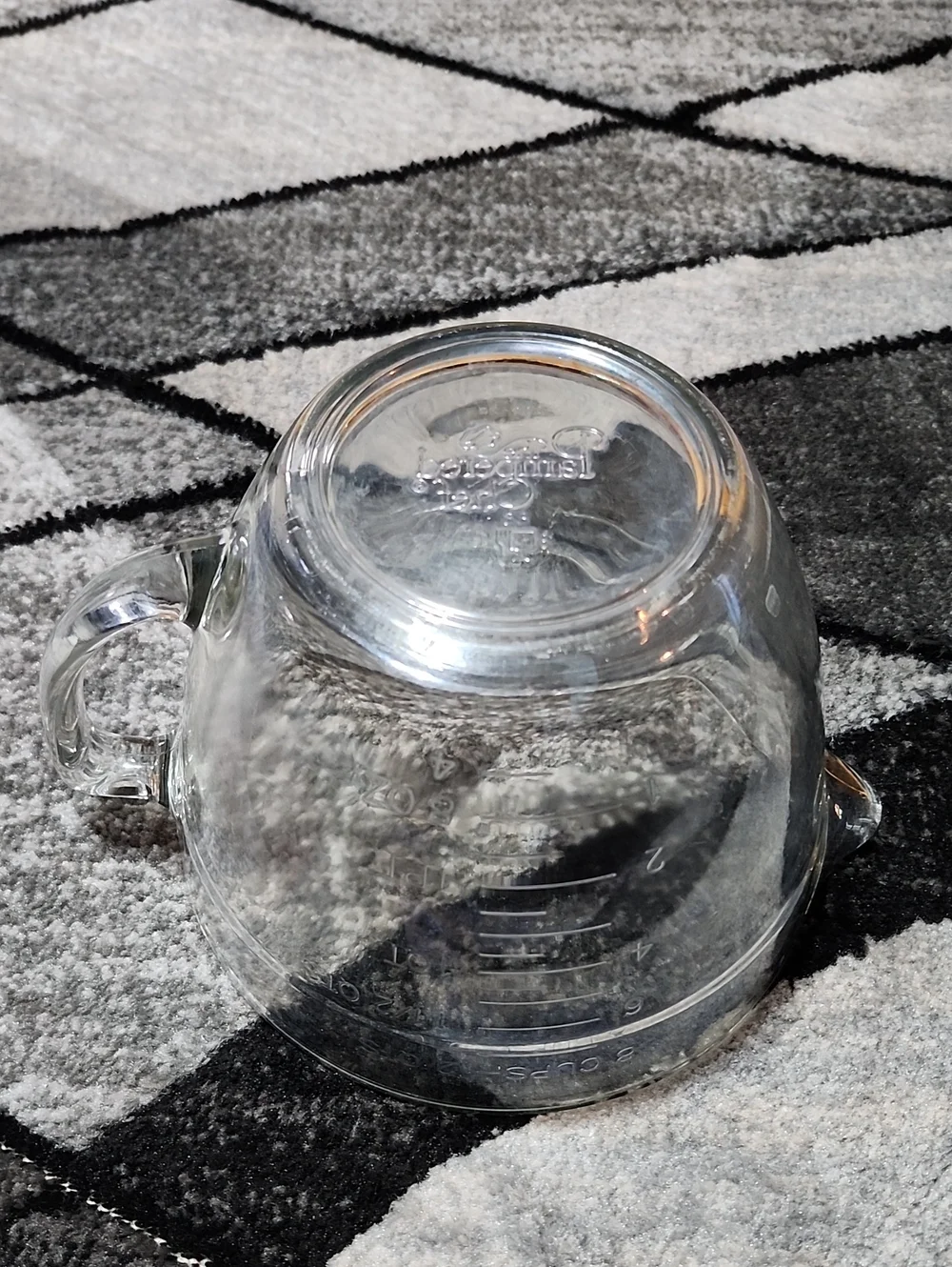 VINTAGE PAMPERED CHEF CLEAR HEAVY-DUTY 8 CUPS MIXING MEASURING BATTER BOWL